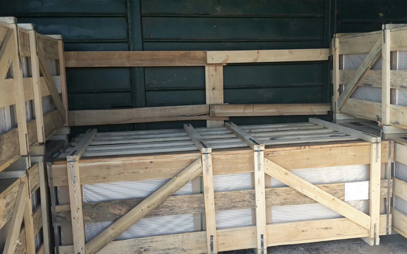 Прием и отправка грузов в крытых вагонах