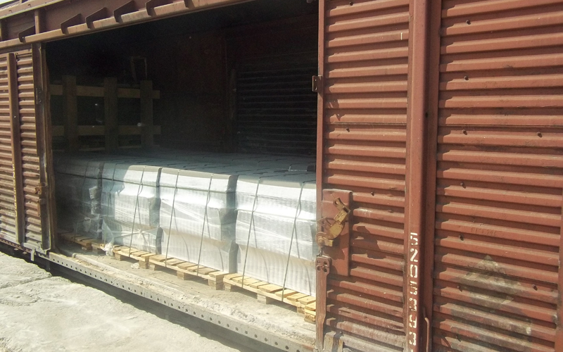 Прием и отправка грузов в крытых вагонах